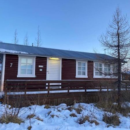 Cozy 2 Bedroom Cottage With Hot Tub Akureyri Exterior photo