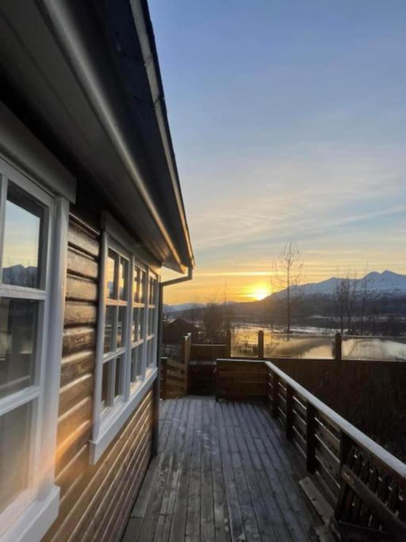 Cozy 2 Bedroom Cottage With Hot Tub Akureyri Exterior photo