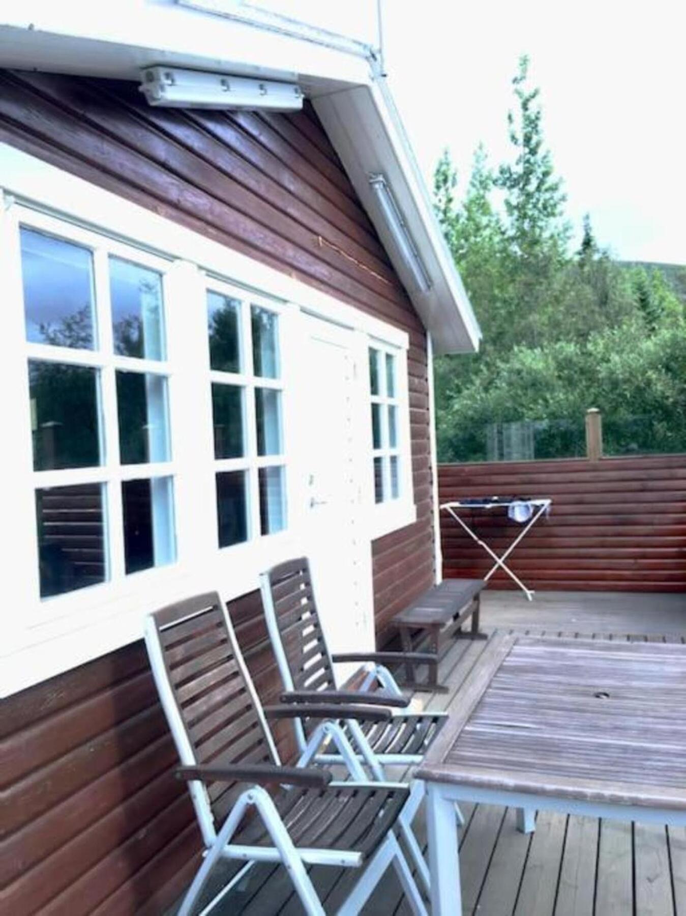 Cozy 2 Bedroom Cottage With Hot Tub Akureyri Exterior photo