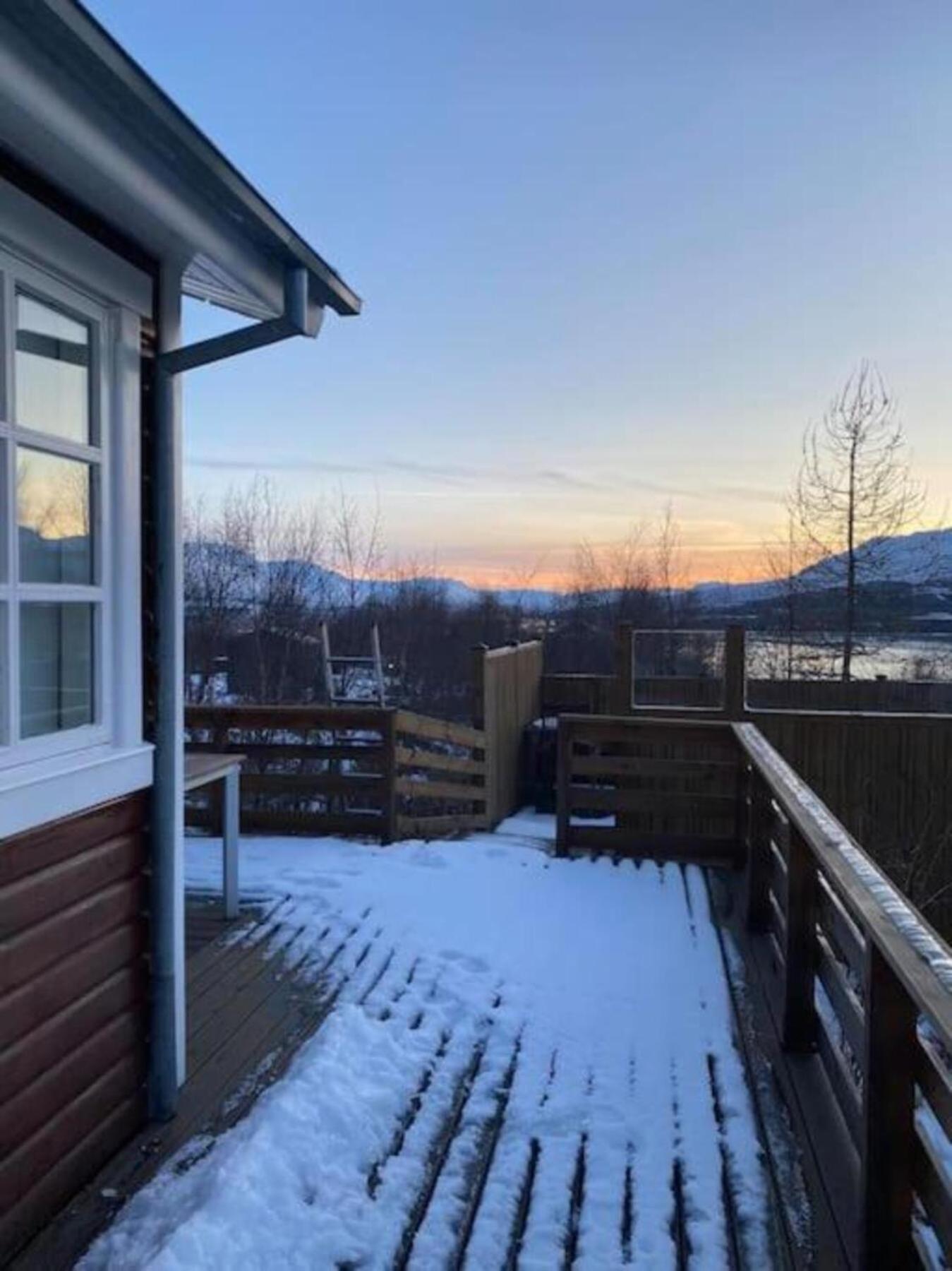 Cozy 2 Bedroom Cottage With Hot Tub Akureyri Exterior photo