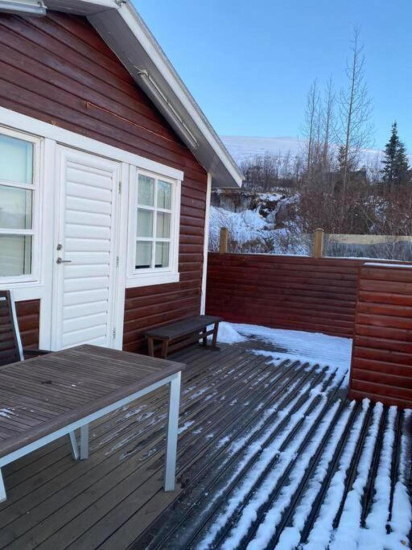 Cozy 2 Bedroom Cottage With Hot Tub Akureyri Exterior photo