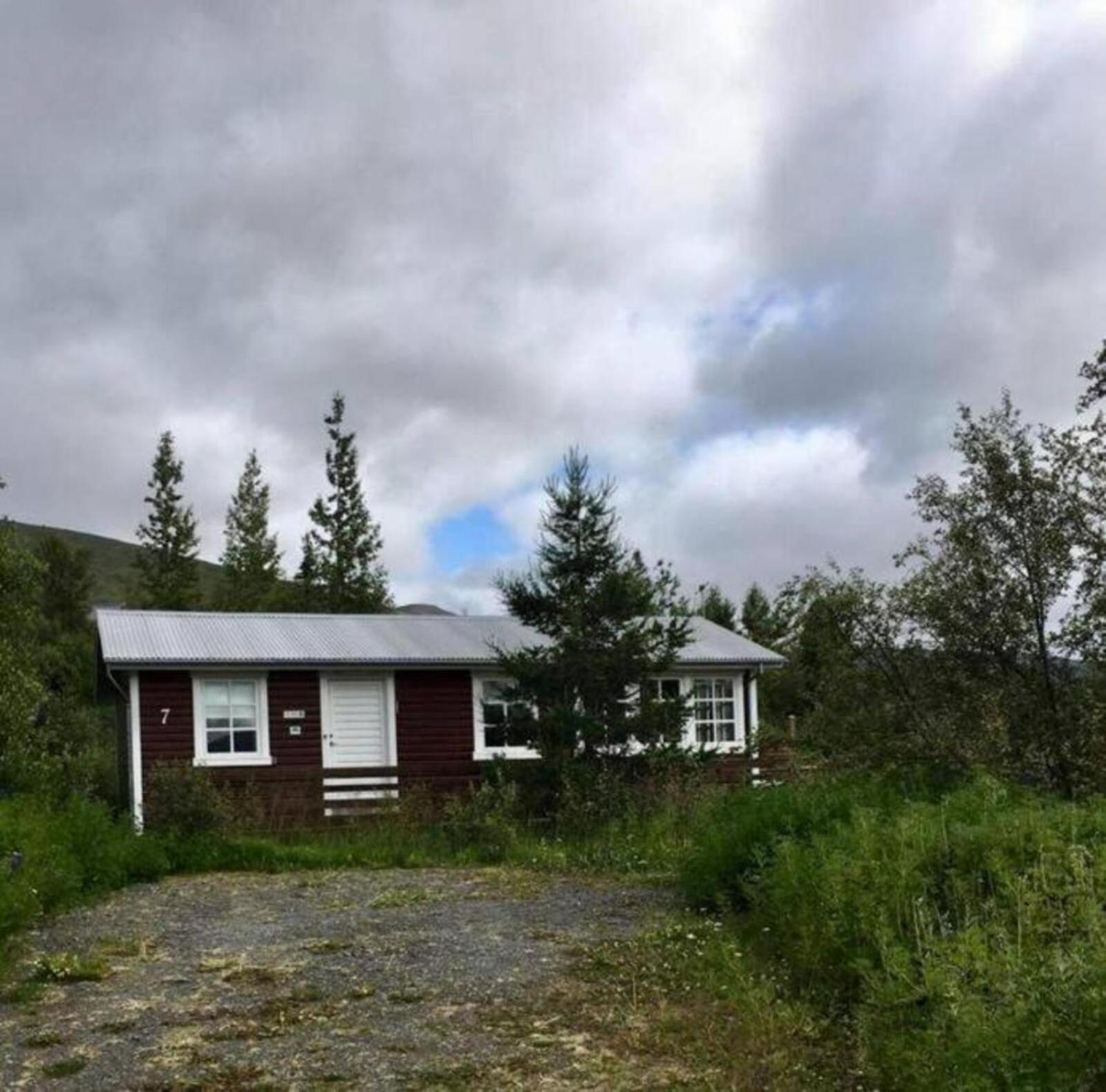 Cozy 2 Bedroom Cottage With Hot Tub Akureyri Exterior photo