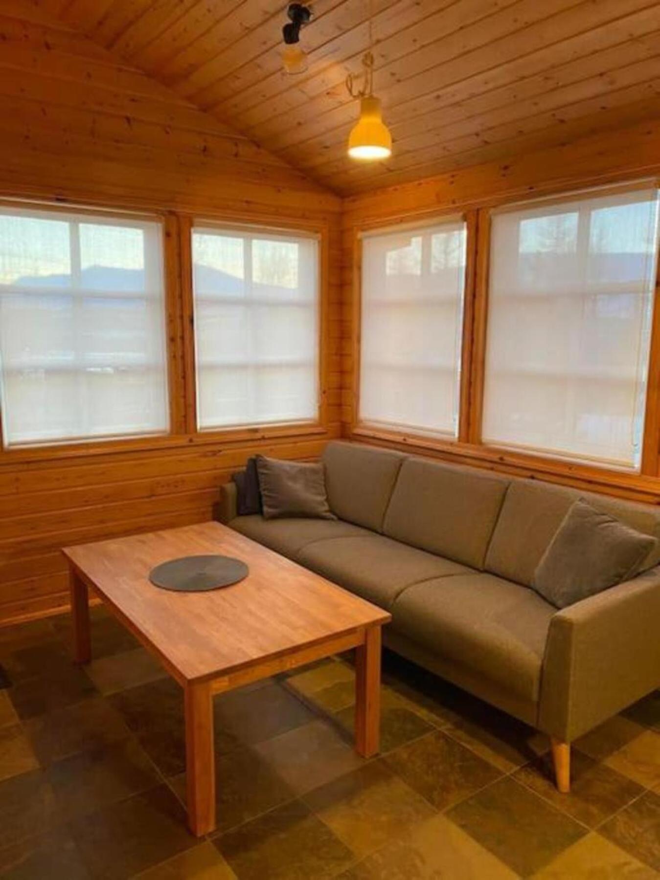 Cozy 2 Bedroom Cottage With Hot Tub Akureyri Exterior photo