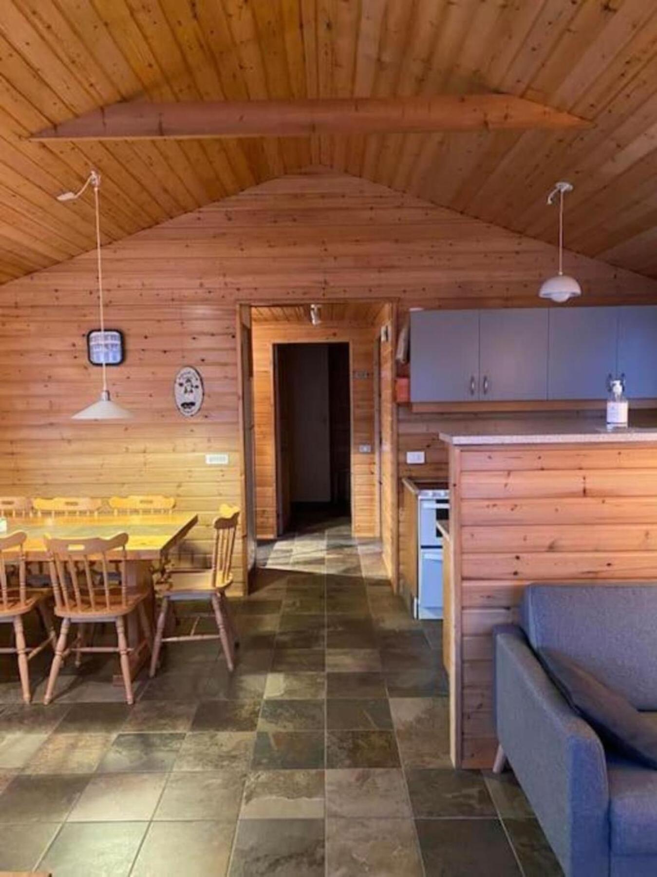Cozy 2 Bedroom Cottage With Hot Tub Akureyri Exterior photo